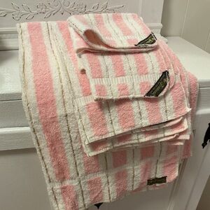 New Condition Vintage Set of 8 Fieldcrest Bath Towels